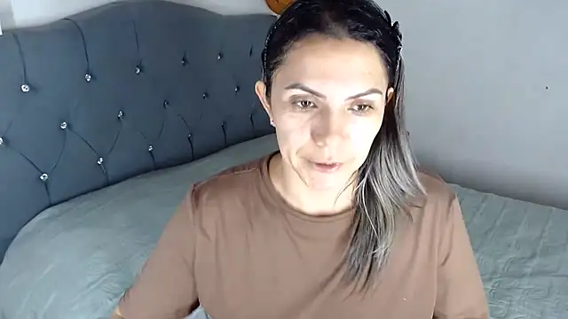 Chantal_hott live cam on StripChat
