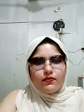 Nusrat-N live cam on StripChat