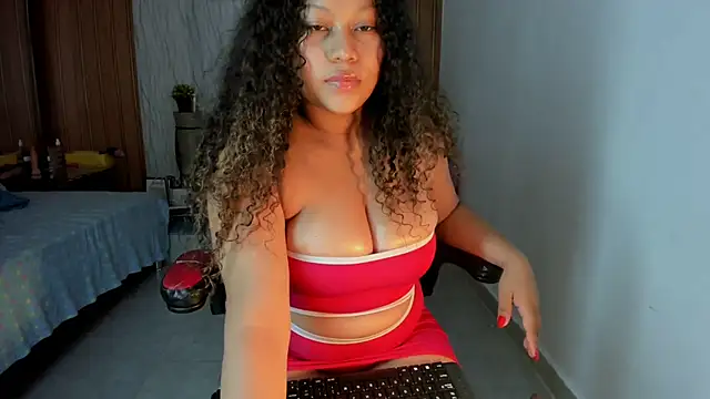 Lunastar02 live cam on StripChat
