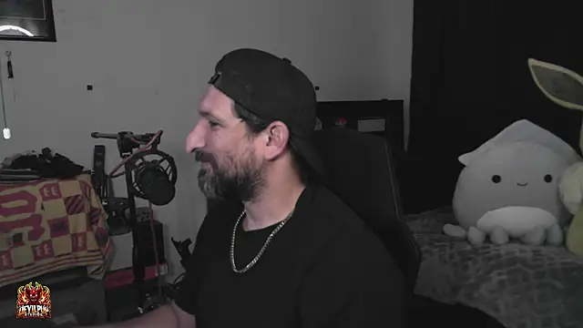 DevilPup75_ live cam on StripChat