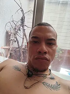 AlphaMasterXxx live cam on StripChat