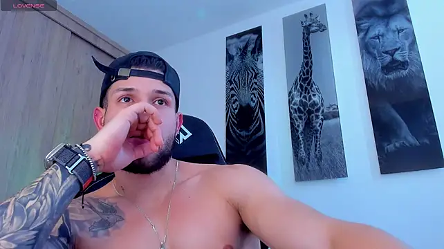 Santos_ramirez1 live cam on StripChat