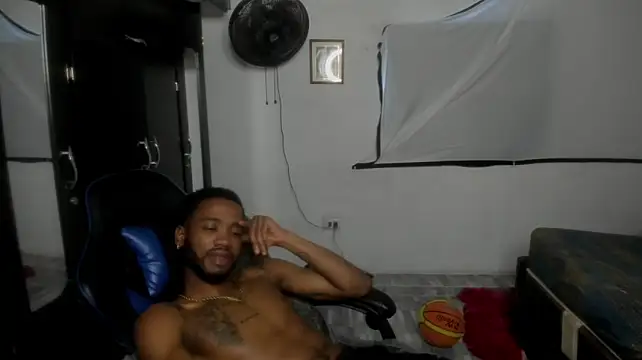 Kofi_exotic_2 live cam on StripChat