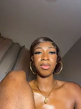Nina_Velveta