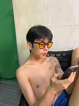 DDD_17 live cam on StripChat