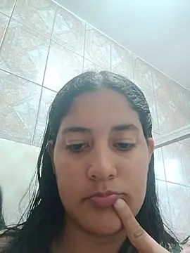 sarinha_janez live cam on StripChat