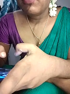 Tamil_Kavitha live cam on StripChat