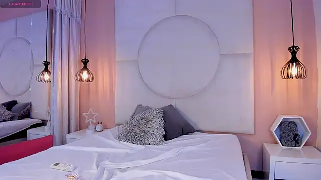 MiiaaVelvett__