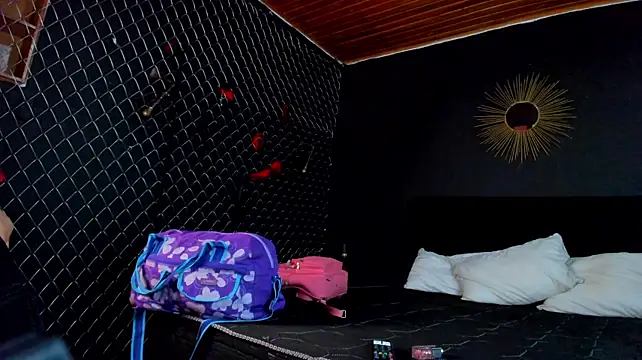 IsabellaDupont live cam on StripChat