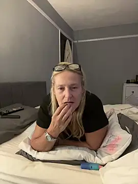 Blondnboujee53