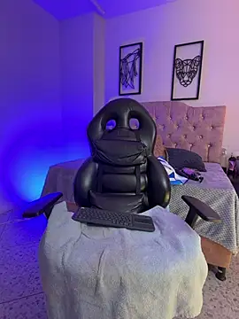 FelinaJohnson live cam on StripChat
