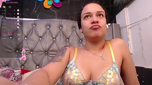 LAILAGUMMY live cam on StripChat