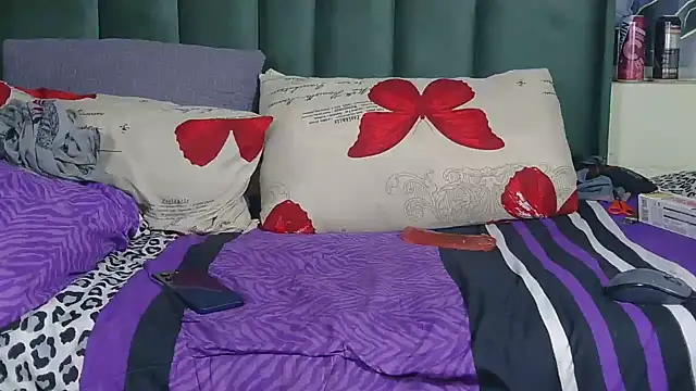 catladyxx23 live cam on StripChat