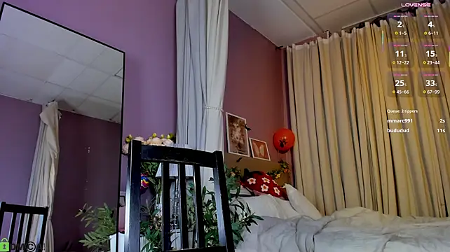 Dearly_Emily live cam on StripChat