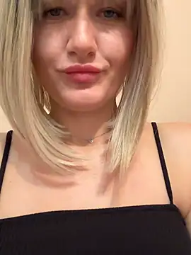 LunaFoxs live cam on StripChat
