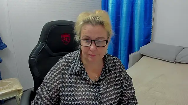 Frau_Marta live cam on StripChat