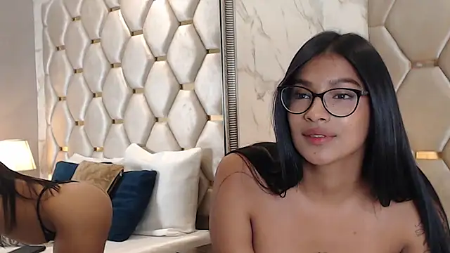 Chloe-palmer live cam on StripChat