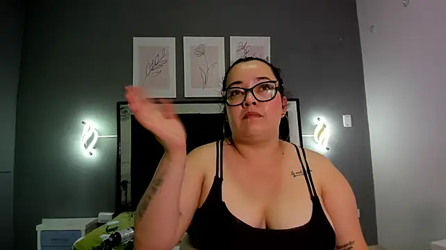 zoe_curvyy