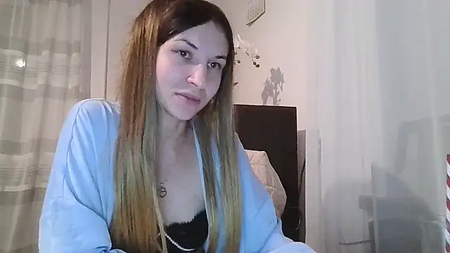 JuliaLovely live cam on StripChat