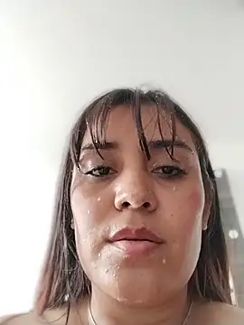 MiaKhaliFFa69 live cam on StripChat