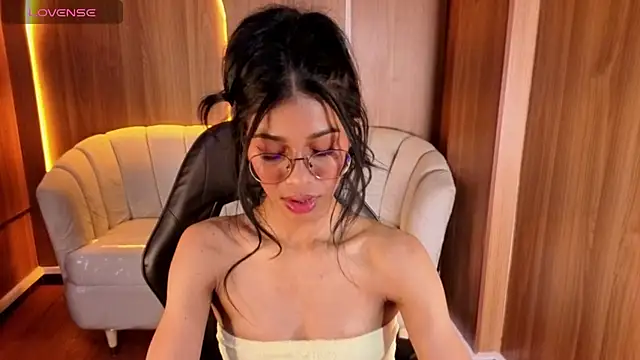 Alina_b_ live cam on StripChat