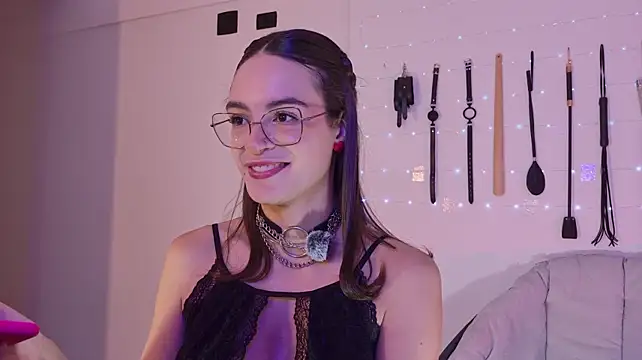 nina_kink (F teen) - Rub clit close cam + fake sperm