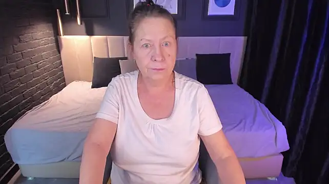 LindaPassionate live cam on StripChat