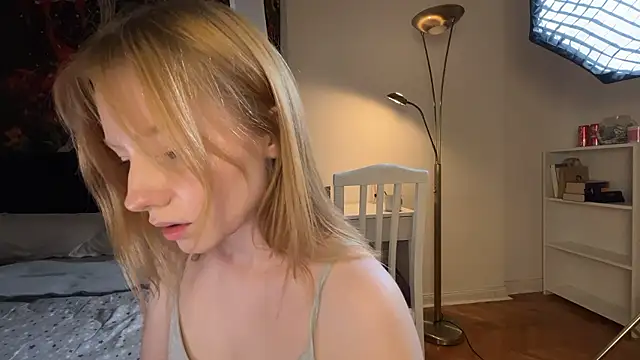 doomsdaybaby (F young) - show naked body