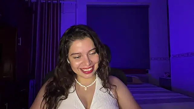 KayleneLoukanis live cam on StripChat