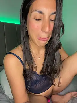 MaddyX__1 live cam on StripChat