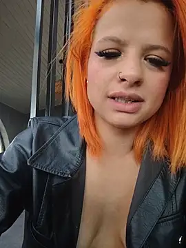 cataleya_16 (F young) - Off bra in bar public🔥🥵