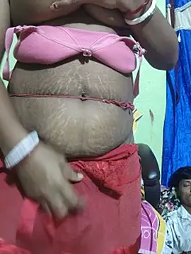 yourmanu (Ask my age) - Squirt and milk show in public