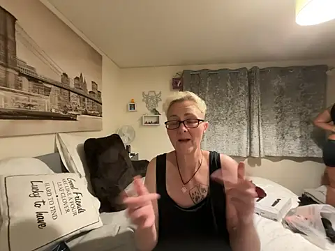 curvy-jinx (Ask my age) - 2 min custom video(after stream)