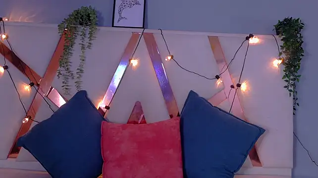 BellaOwens__ webcam