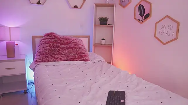 naomi_tovar (F teen) - CLOSE UP OF MY ASS🍑