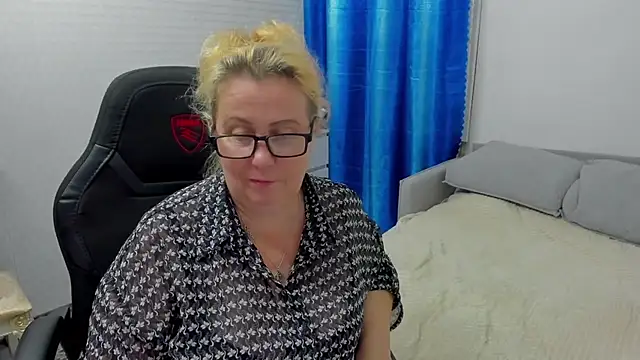 frau_marta (F mature) - surprise