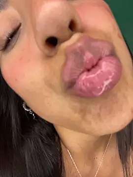 MaddyX__1 webcam