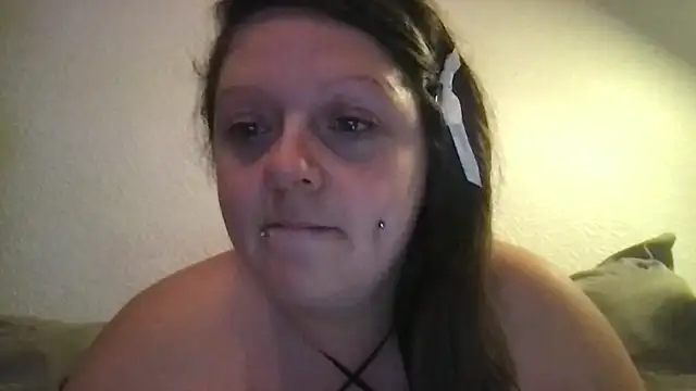 FlirtyFrayaXX live cam on StripChat