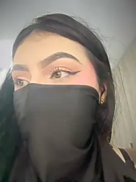 zharaaa18 live cam on StripChat