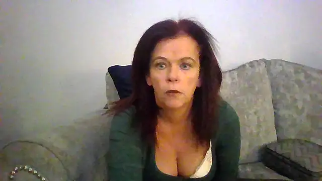 Busty-Belfast-Irish-Girl live cam on StripChat