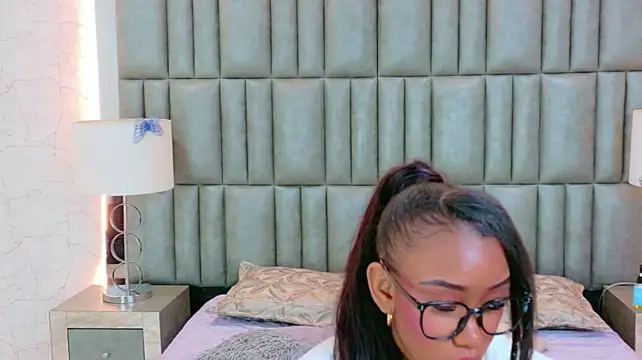 TylaWest live sex cam