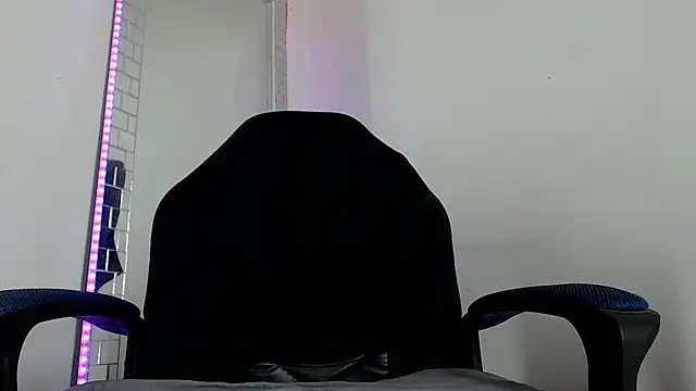 Nash_fit18 on Stripchat