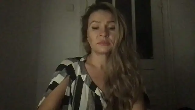 Tavonira live cam on StripChat
