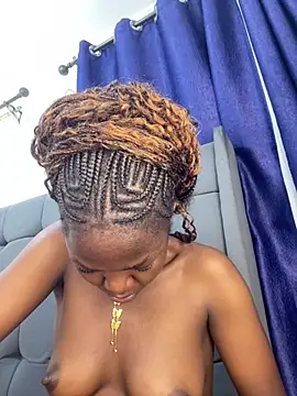 Black_prettty live cam on StripChat