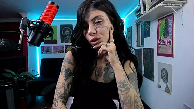 ura_laurapanda live cam on StripChat