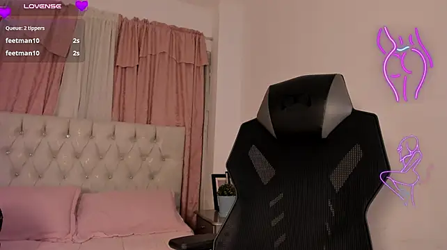 CarolineFyre webcam
