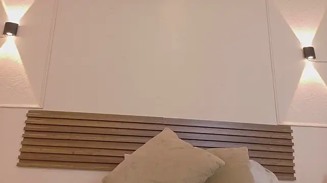 mia_gold_