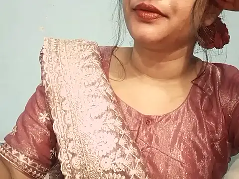Adhiti_1 live cam on StripChat
