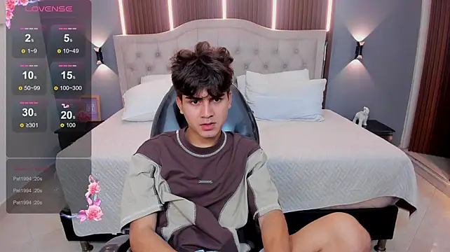 Tommy18__ live cam on StripChat