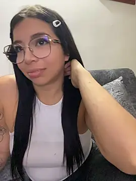 I-Maddy live cam on StripChat